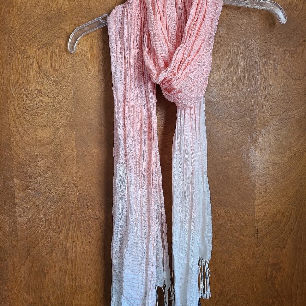 🌟 4/$20 The Limited Peach and Cream Fringe Scarf